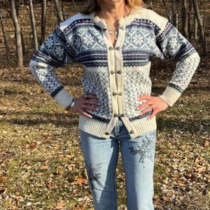 Comfortable Norwegian Lofoten vintage wool sweater in cream and blues.